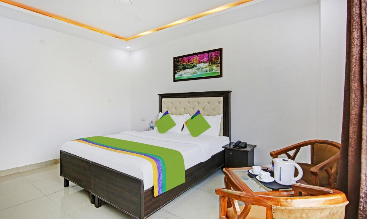 ホテル Treebo Royal Empire Adarsh Nagar, Chandīgarh エクステリア 写真