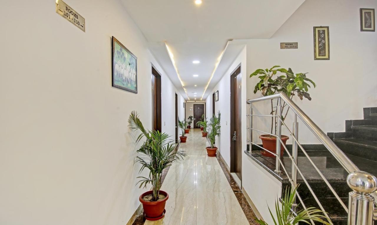 ホテル Treebo Royal Empire Adarsh Nagar, Chandīgarh エクステリア 写真