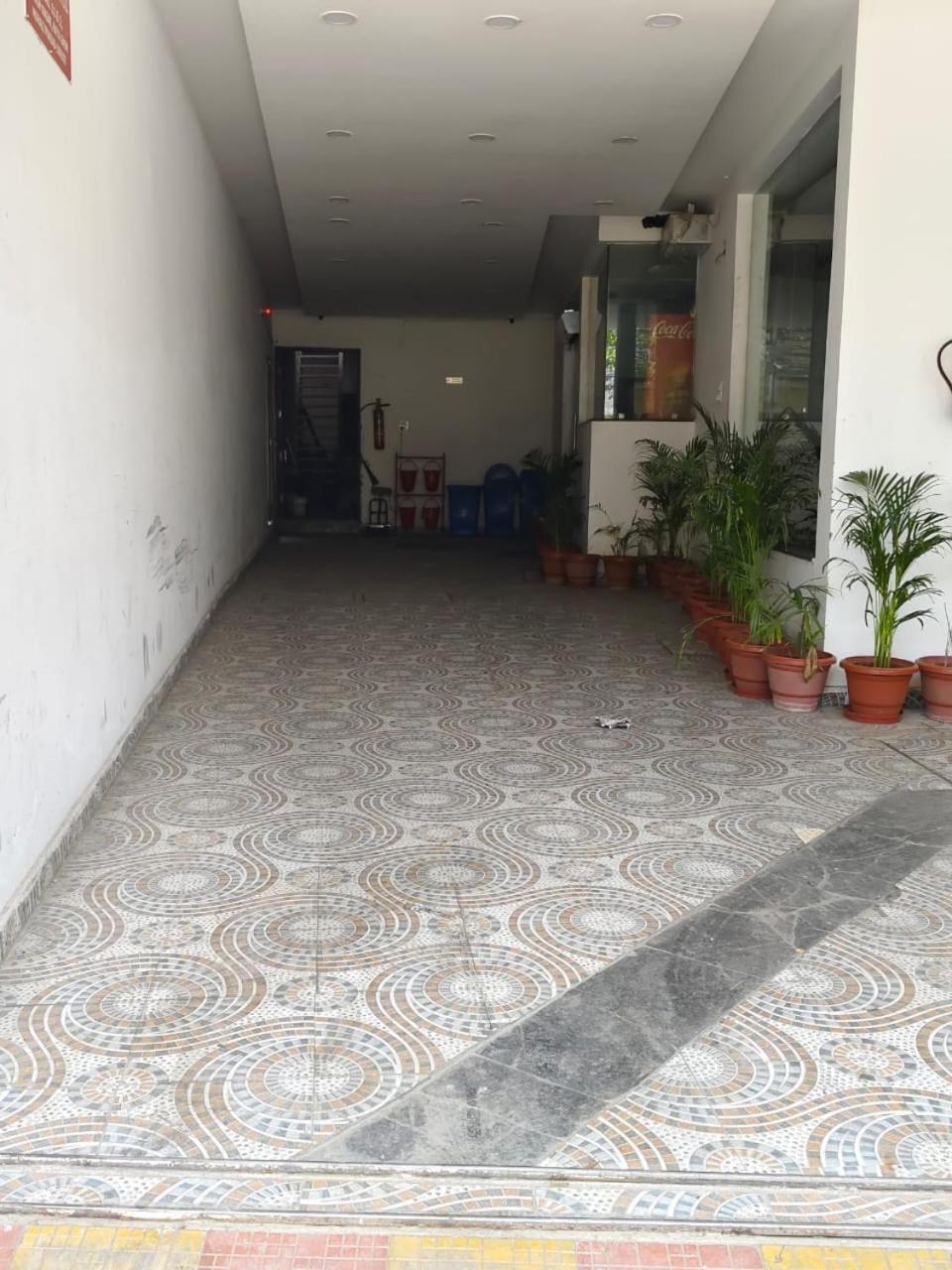 ホテル Treebo Royal Empire Adarsh Nagar, Chandīgarh エクステリア 写真